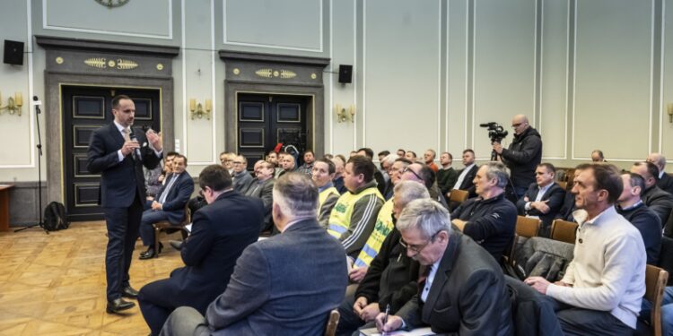 Solidarna Polska w Koszalinie i Stargardzie namawia rolników na biogazownie. Specustawa już w lutym