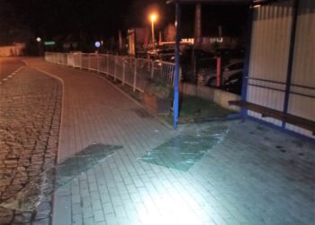Zdemolował przystanek w Policach, a nastepnie ukrył się w lesie w krzakach