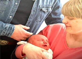 Policja na sygnałach eskortowała przyszłą mamę prosto na porodówkę w Zdrojach