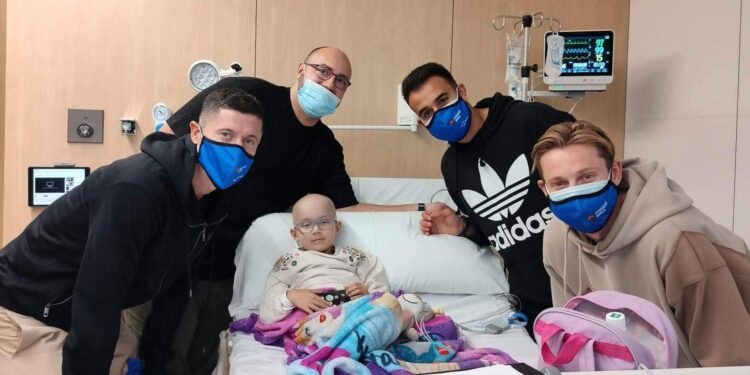 Robert Lewandowski odwiedził w szpitalu ciężko chorą 5-latkę z Połczyna-Zdroju!