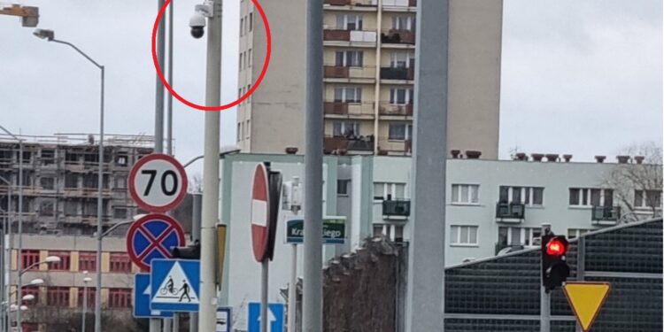 Słupy pod kamery. „W Szczecinie ktoś podpisał niezły bubel lub znakomity kontrakt”