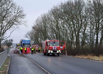 Tragiczny wypadek w Przęsocinie. Dwie osoby zginęły