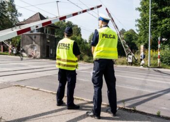 Policjant wraz z funkcjonariuszem SOK powstrzymali kobietę przed samobójstwem