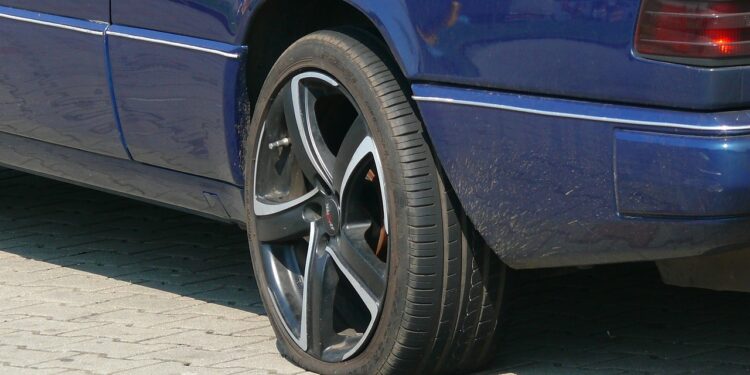 Szczecin: Okradli go i próbowali przejechać. Niebezpieczne zdarzenie na Prawobrzeżu