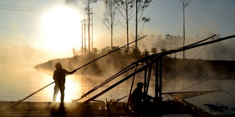 Niemcy kradną zatopiony samolot? A może szukają Bursztynowej Komnaty?
