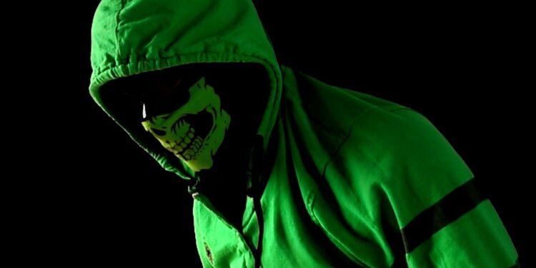 Stargard: Wyrywał ludziom telefony na ulicy i włamał się do mieszkania. 40-latek stanie przed sądem