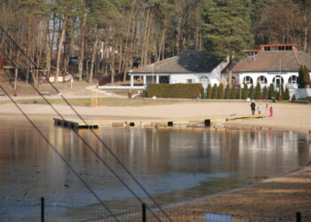 Szczeciński ZWiK nalewa wody do jeziora Głębokiego