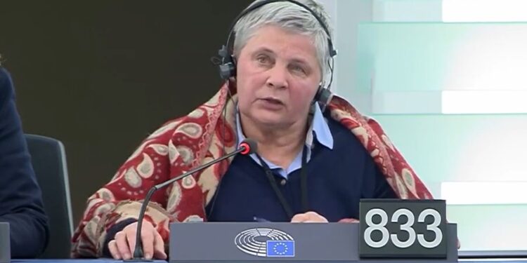 Ochojska oskarża leśników o chowanie migrantów w zbiorowych grobach. Odpowie za zniesławienie