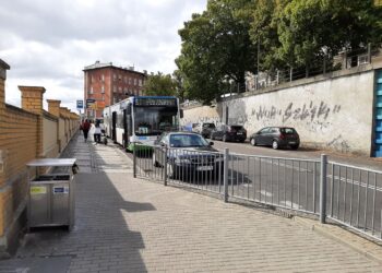 Szczecin: Przytrzasnęła pasażerce rękę drzwiami i przeciągnęła po jezdni. Do sądu trafił akt oskarżenia