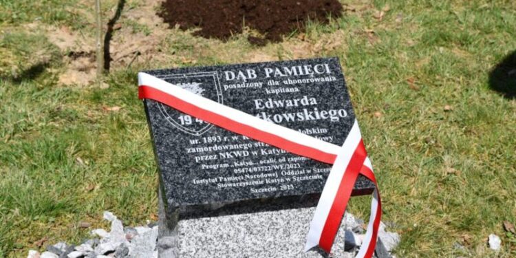 „Dąb Pamięci” kpt. Edwarda Rutkowskiego. Upamiętnienie na terenie jednostki 12 Brygady Zmechanizowanej w Szczecinie