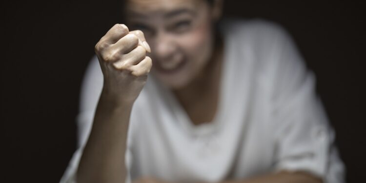 Szczecin: 40-latka pobiła i okradła mężczyznę. Chwilę wcześniej pili razem alkohol