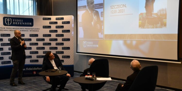 Ataki na Jana Pawła II jako apogeum chrystianofobii, czyli konferencja Fidei Denfensor