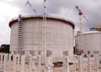 Jest decyzja w sprawie terminalu LNG w Świnoujściu. Zakaz przebywania w odległości do 200 metrów