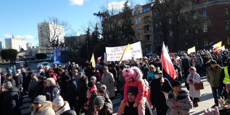 Marsz Papieski w Szczecinie. Tysiące ludzi upamiętniło św. Jana Pawła II!