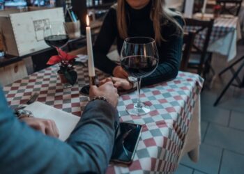 Szczecin: Kobieta została odrzucona podczas randki, więc postanowiła nasłać na swego niedoszłego partnera policję