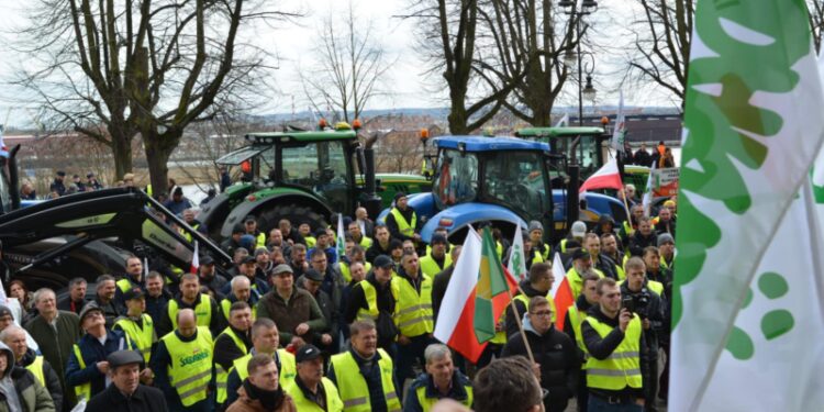 Szczecin: Rolnicy zawieszają protest na czas Wielkanocy