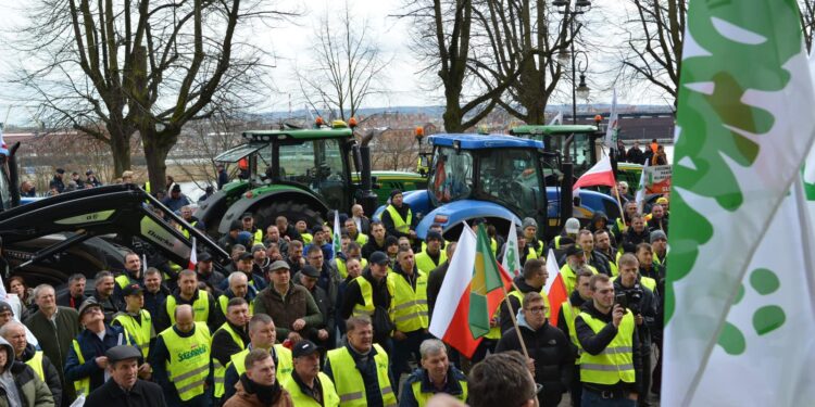 Traktory zablokują wyjazd z Trasy Zamkowej. „Nie może być tak, że polski rolnik będzie zaorany”