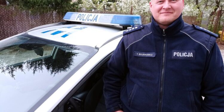 Zatrzymał pojazd za nadmierną prędkość, chwilę później wspólnie gnali do szpitala