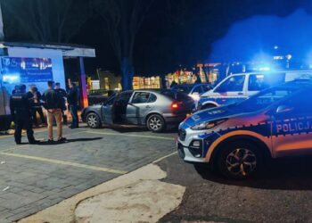 Zatrzymano dwóch nastolatków – jeden prowadził samochód po narkotykach, drugi miał je przy sobie
