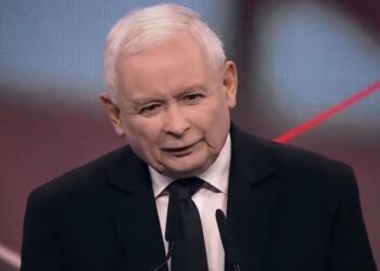 800 plus zamiast 500 plus. Jarosław Kaczyński zapowiedział nowelizację od nowego roku
