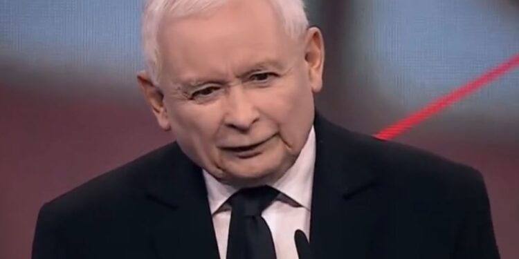 800 plus zamiast 500 plus. Jarosław Kaczyński zapowiedział nowelizację od nowego roku