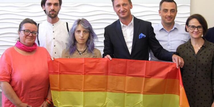 Pełnomocnik ds. równości marszałka Geblewicza szydzi z katolików w Internecie. Została wezwana do „zaprzestania takich praktyk”