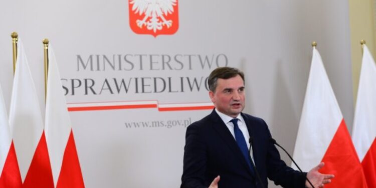 „Idiota czy szuler?” – Zbigniew Ziobro ostro krytykuje kanclerza Niemiec Olafa Scholza