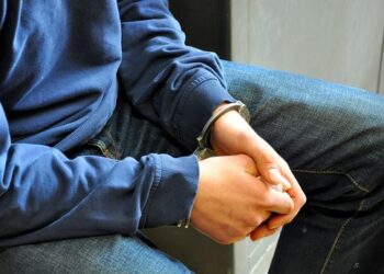 Koszalin: Agresywny mężczyzna zaatakował starsze małżeństwo. Użył wobec urlopowiczów ostrego narzędzia