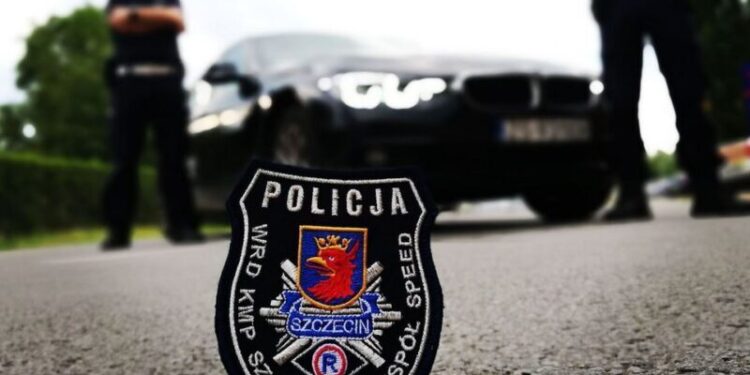 Szczecin: Był pod wpływem narkotyków, miał zakaz prowadzenia pojazdów, w dodatku przekroczył prędkość o 77 km/h