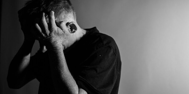 Szczecin: 55-latek leżał pijany na ulicy. Opiekował się wnukami