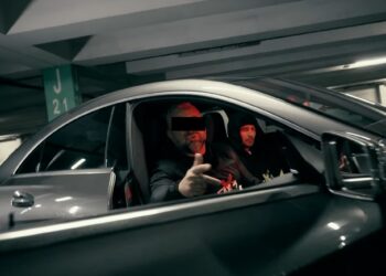 Pseudokibice, kałasznikow i kokaina. Wśród zatrzymanych znany raper