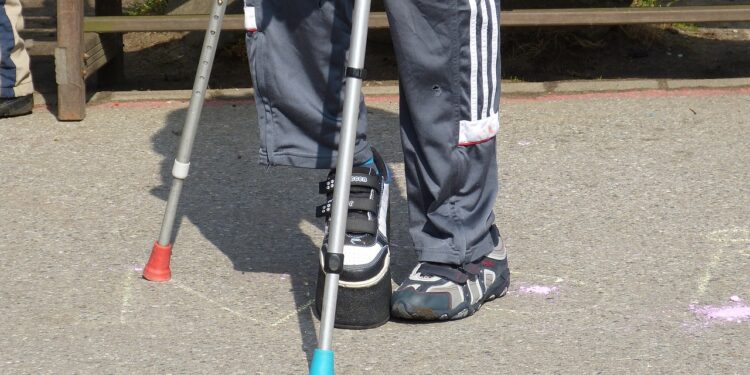 Szczecin: Pobili go kulą inwalidzką i okradli. Do sądu trafił akt oskarżenia