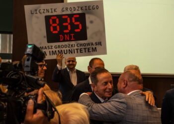 Happening Dariusza Mateckiego podczas sesji Rady Miasta Szczecin