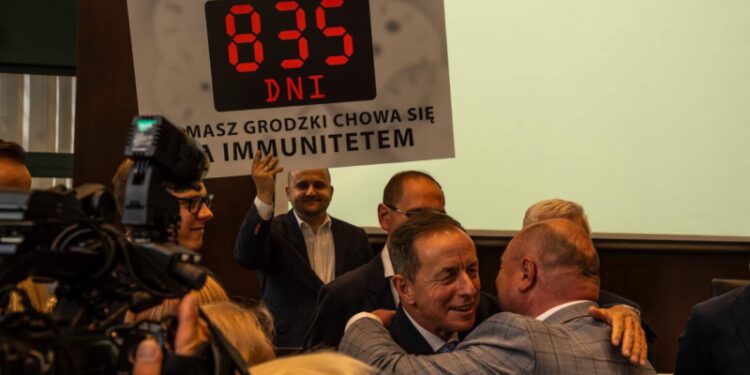 Happening Dariusza Mateckiego podczas sesji Rady Miasta Szczecin