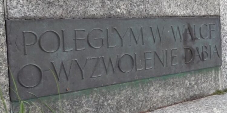 „Goń z pomnika bolszewika!” W Dąbiu środowiska patriotyczne nawoływały do zlikwidowania sowieckiego symbolu