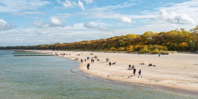 W 2022 roku Pomorze Zachodnie odwiedziło więcej turystów niż w 2019. Znamy najchętniej odwiedzaną atrakcję