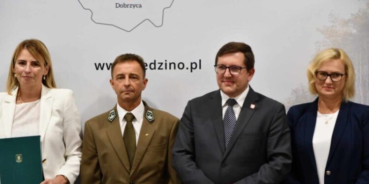 Ważne inwestycje w Będzinie. Powstanie nowa droga gminna, dofinansowania otrzymały OSP Będzino i OSP Mścice