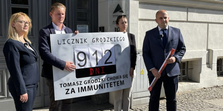 Ponad 900 dni ukrywania się Tomasza Grodzkiego za immunitetem. Konferencja prasowa przedstawicieli Zjednoczonej Prawicy