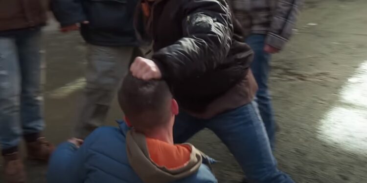 Pobicia, groźby i jazda po pijaku. 19-latek odpowie przed sądem