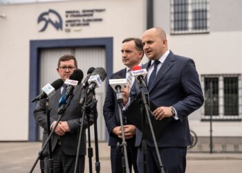 Praca dla więźniów, oraz brak litości dla pedofilów – konferencja prasowa Suwerennej Polski w Stargardzie