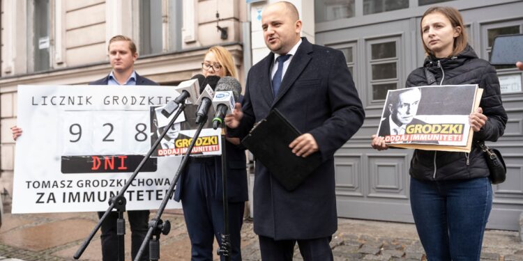 Dariusz Matecki: 236 osób zeznało przeciwko marszałkowi Tomaszowi Grodzkiemu