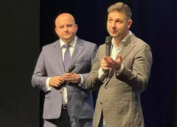 Cykl spotkań z Patrykiem Jakim. Europoseł Suwerennej Polski rozmawiał z mieszkańcami Pyrzyc, Myśliborza, Gryfina i Goleniowa