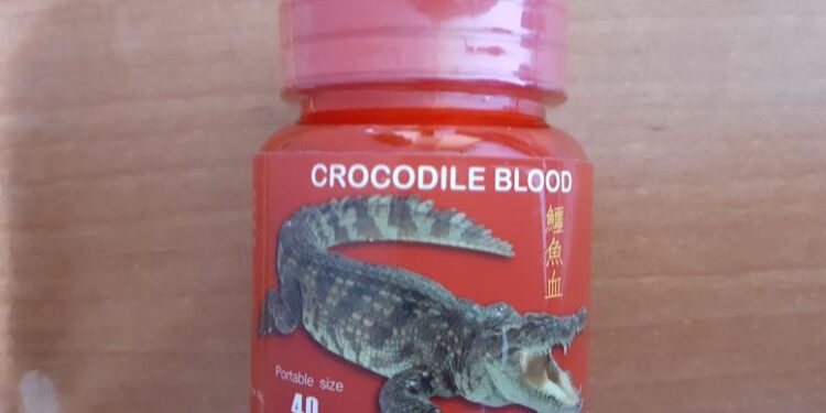 Nietypowa przesyłka przechwycona przez zachodniopomorską KAS. Do Koszalina nadano… krew krokodyla