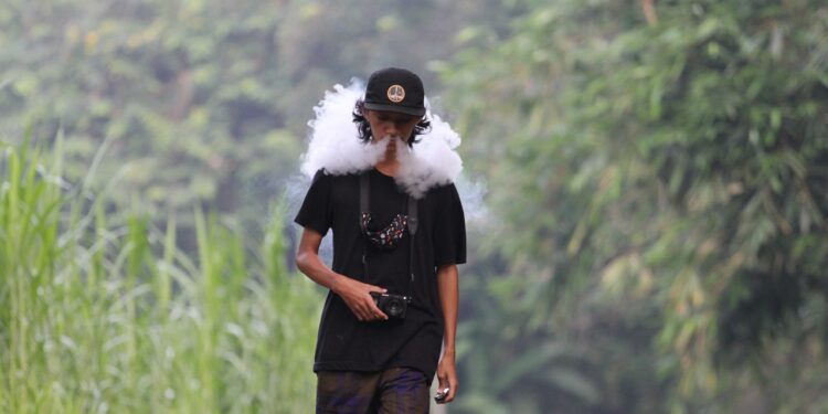 Dzieci bez problemu kupują wyroby nikotynowe. Szybka reakcja policji