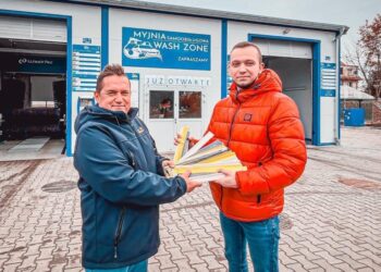 „Świecimy przykładem” – w Nowogardzie zbierają odblaski by zwiększyć bezpieczeństwo na drogach