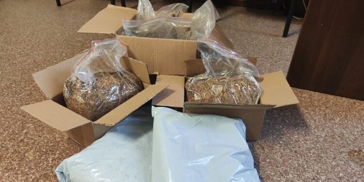 Funkcjonariusze zachodniopomorskiej Krajowej Administracji Skarbowej przechwycili 21 kg nielegalnego tytoniu.