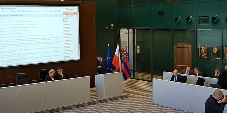 Sesja Rady Miasta: Wyższe stawki podatku od nieruchomości i „zielona kanalia”
