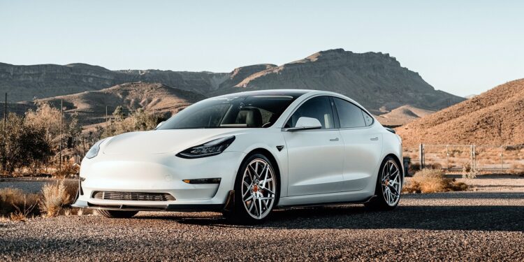 Tesla z problemami. Awaria 2 milionów pojazdów