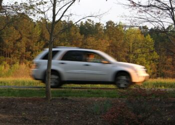 Rajd kierowcy zakończony wysokim mandatem oraz sprawą w sądzie