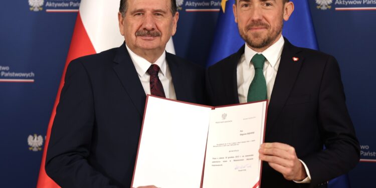 Polityk z wyrokami w rządzie, a opozycjonista z zarzutami w areszcie.